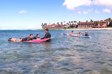 group surf lesson in kauai