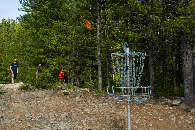 People playing disc golf in Whistler