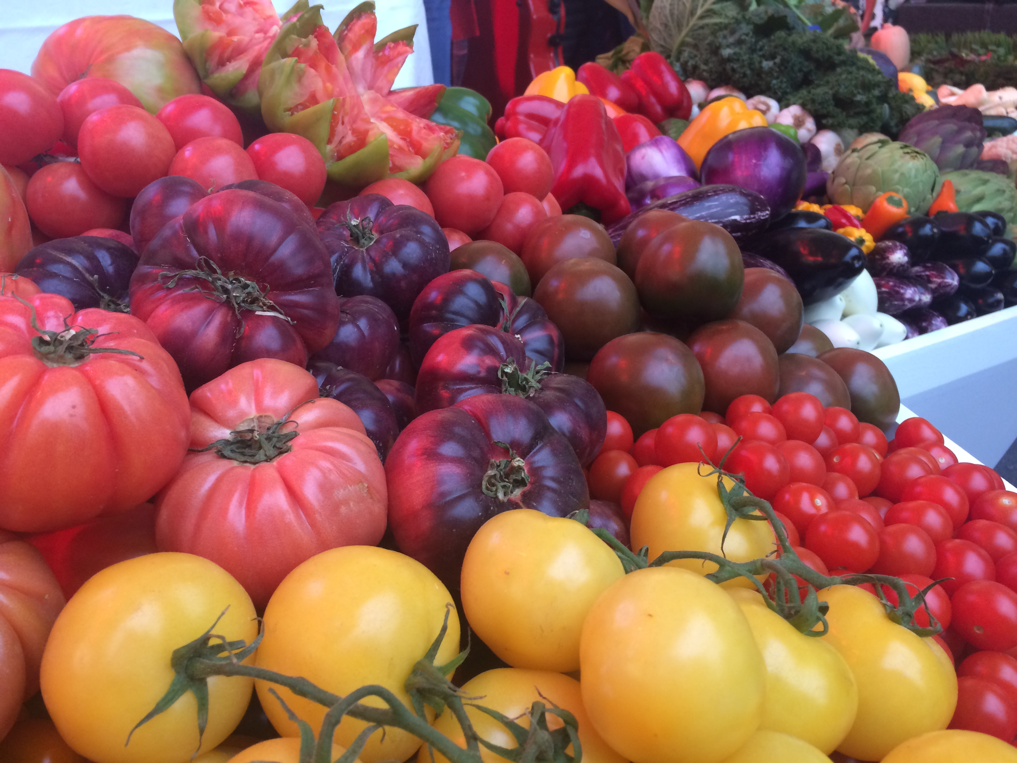 Shop and eat like the locals in the food markets in Madrid!