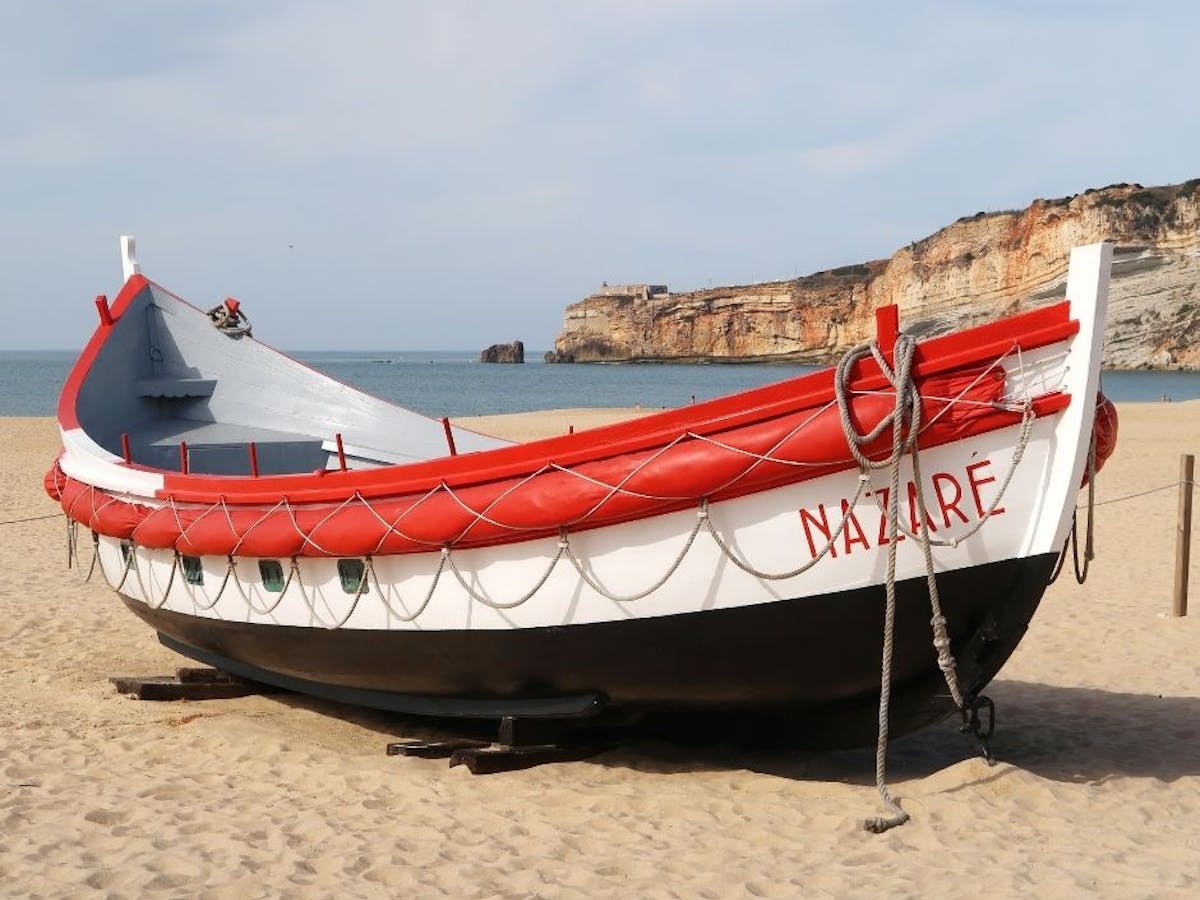 how to get to nazare portugal