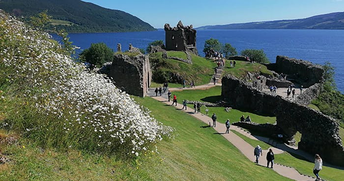 Urquhart Castle, Scotland: Visitor's Guide of Loch Ness's Ancient