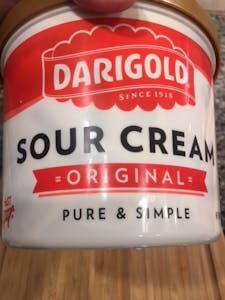 a can of Darigold sour cream