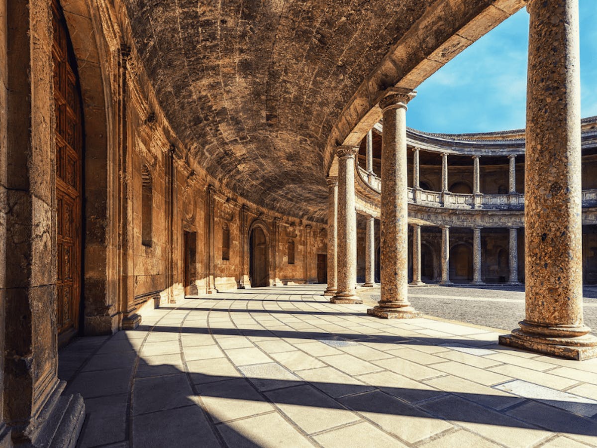 Lugares que visitar en Granada: Palacio de Carlos V