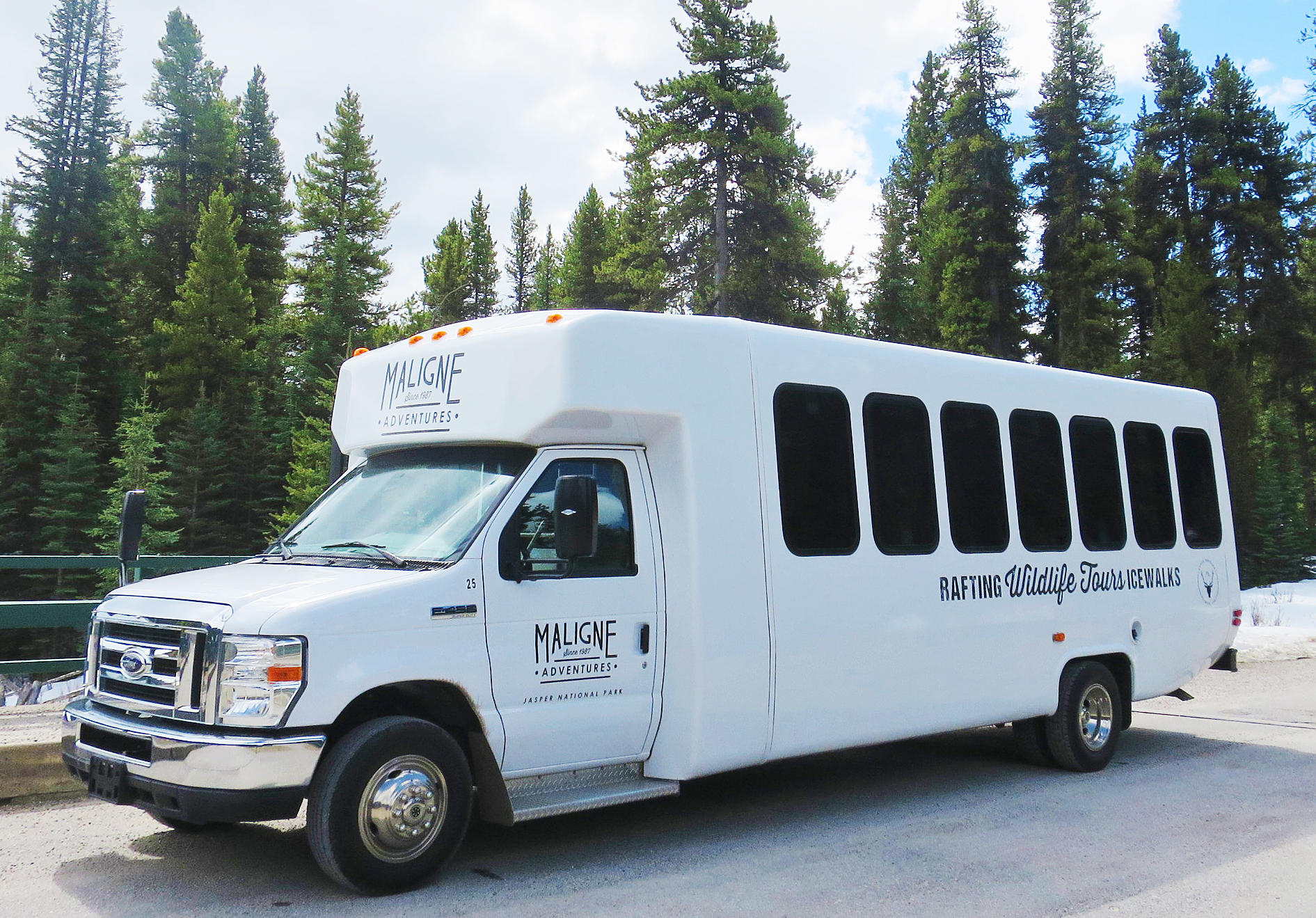 Maligne Lake Hiker Shuttles | Maligne Adventures