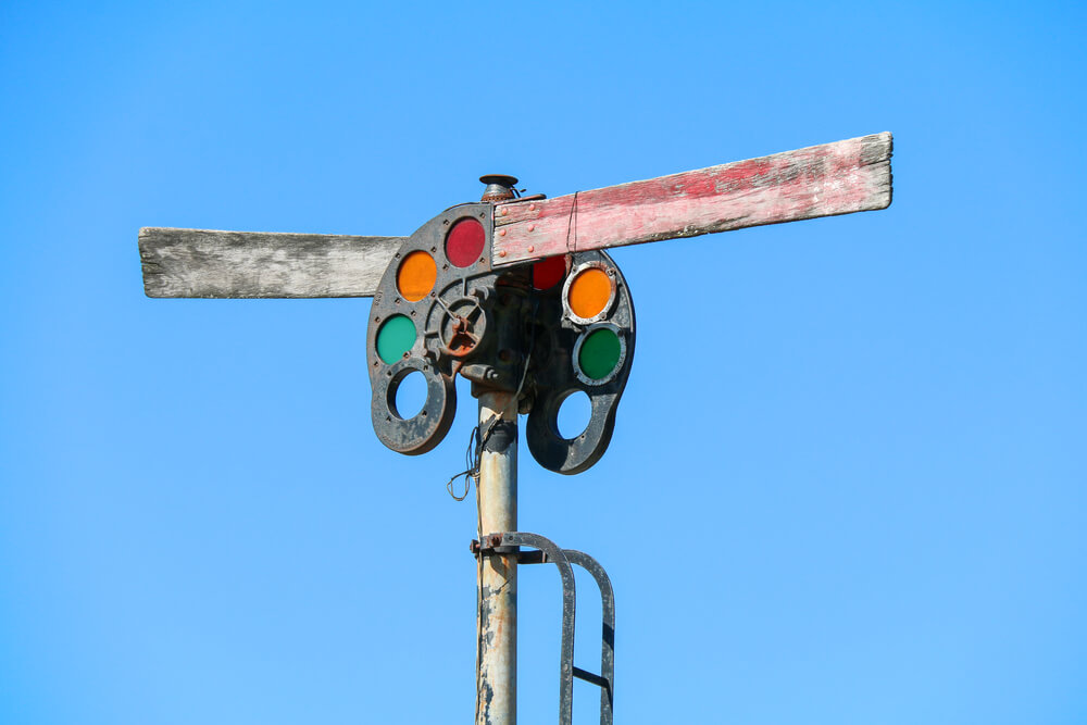 an old semaphore signal with 3 lights 