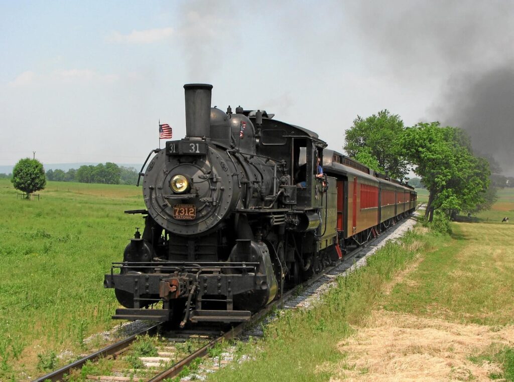 steam engine 31 on the tracks of strasburg rail road