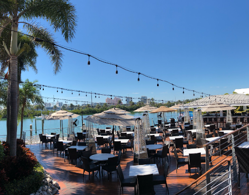 Island Way Grill Patio - Clearwater Florida - Outdoor Dining in Clearwater Florida - Family Friendly Dining in Clearwater Florida