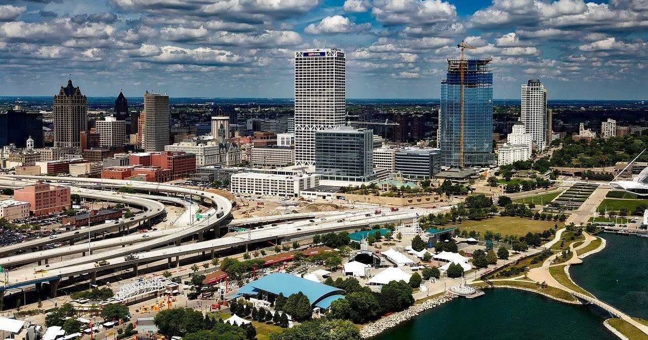 City Skyline Bike Tour Milwaukee Milwaukee by Bike