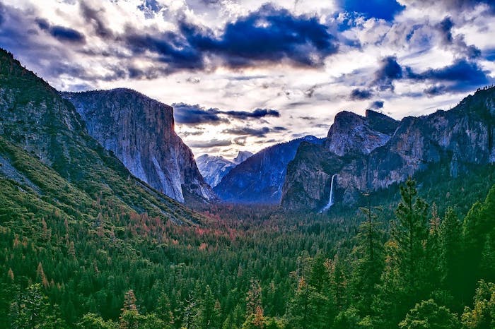 (c) Yosemite-tours.com