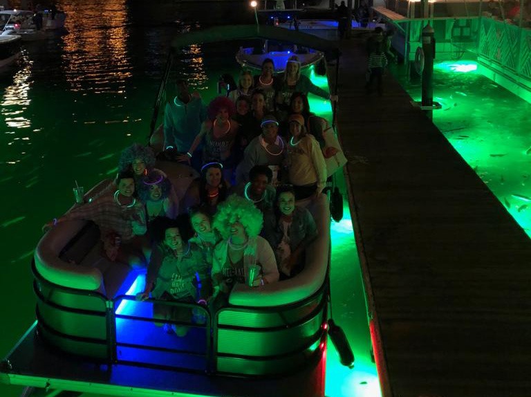 Top 5 Reasons To Take An Evening Cruise On A Party Boat Staying