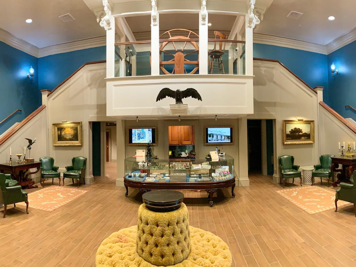Great River Road Museum Lobby