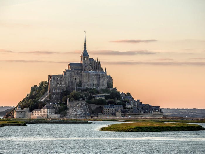 Le Central - Mont Saint-Michel Normandy Destination