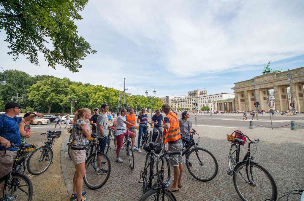 A group of cyclist infront of the Brandenburg Gate