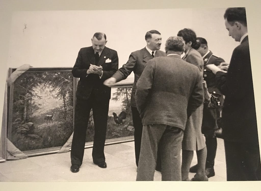 Hitler bei der Vorbesichtigung der "Großen Deutschen Kunstausstellung" 1939