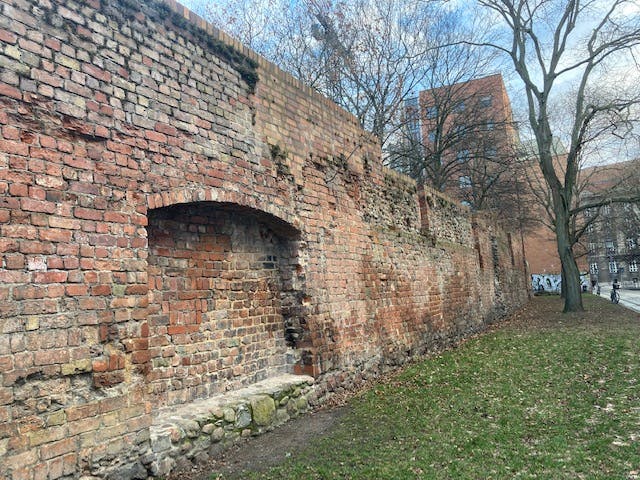 Reste der mittelalterlichen Stadtmauer in der Littenstraße