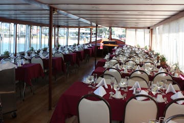 lake geneva cruise dinner