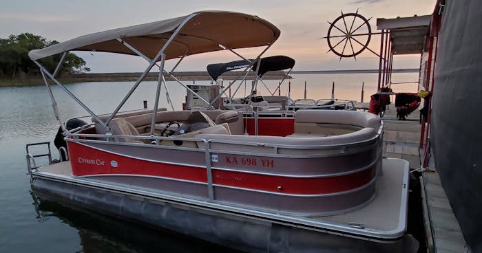 Pontoon Boat Rental in Melvern, KS - 20 Cypress Cay Pontoon Rental Image 1