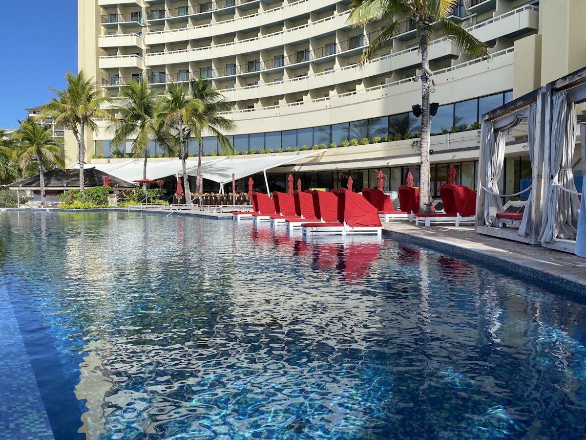 Hilton Hawaiian Village® Waikiki Beach Resort Tapa Pool Cabanas