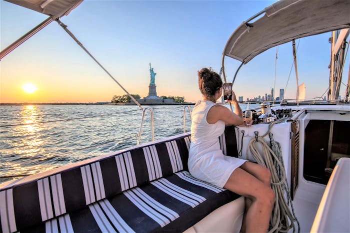 sunset sailboat cruise nyc