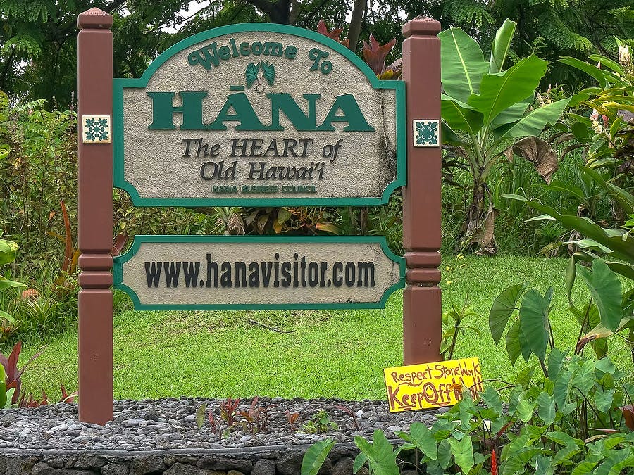 Hana Town Sign
