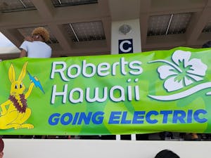 Roberts Hawaii Banner