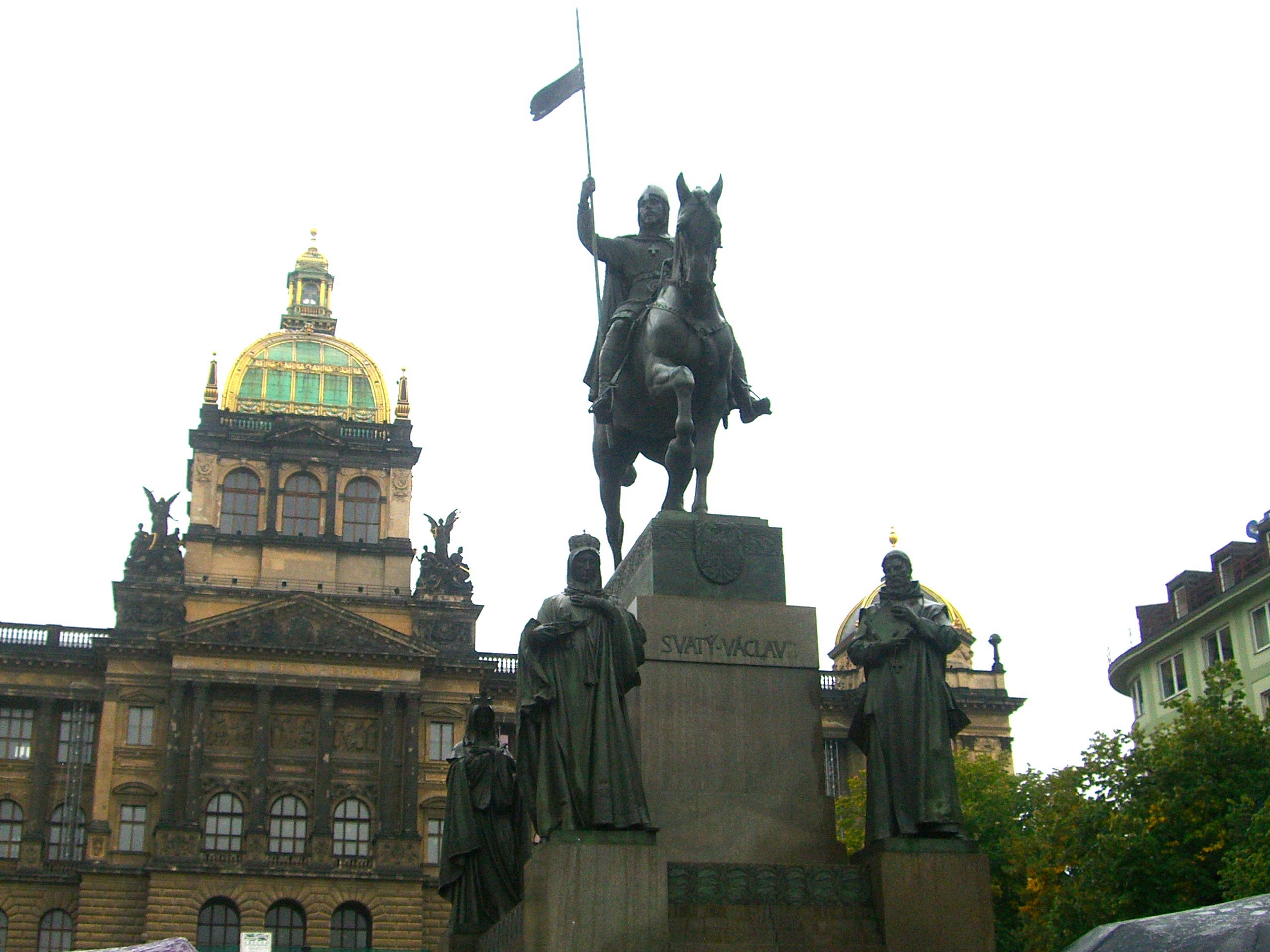 a statue in front of a building