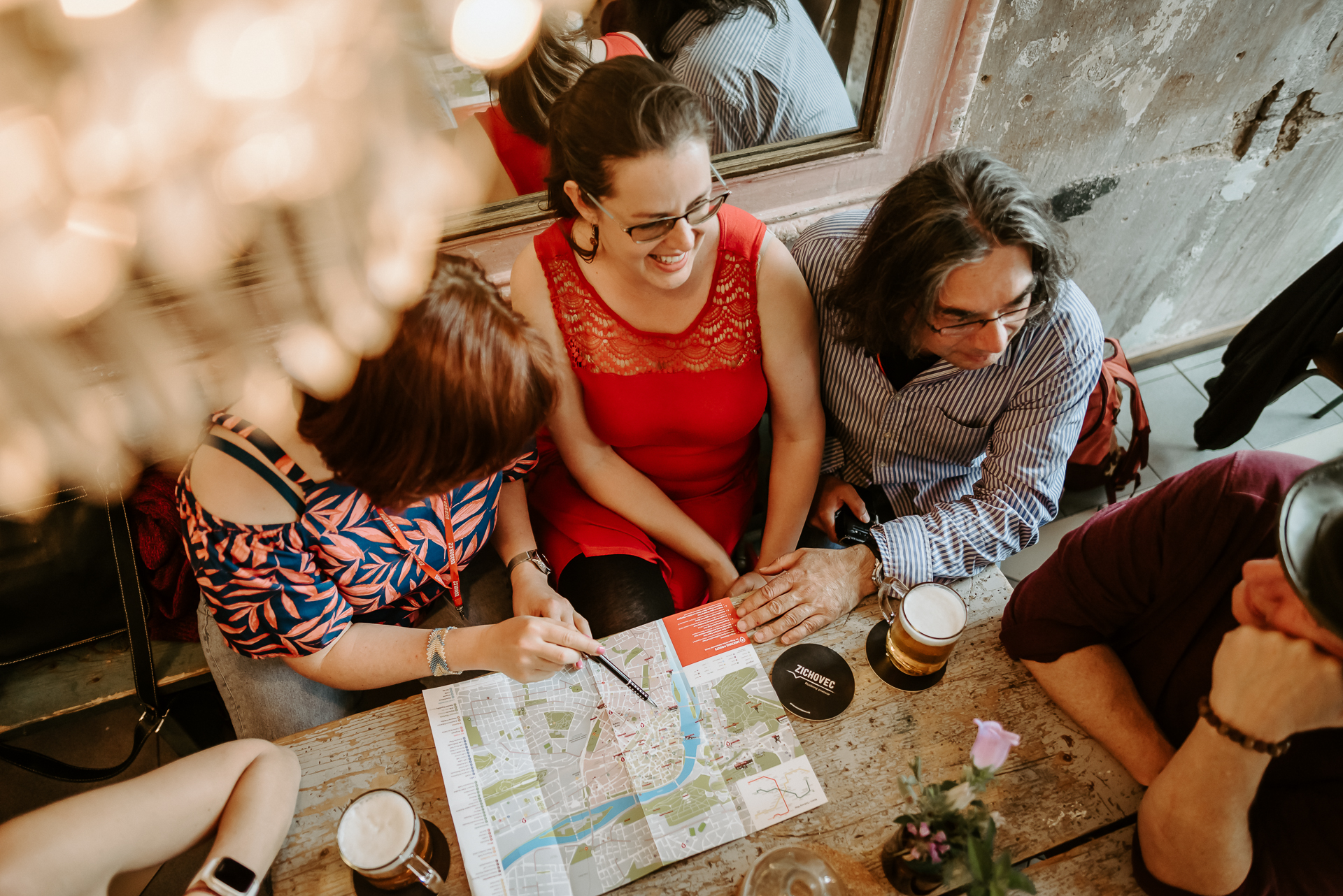 a tour guide showing a map with personalized recommendations to tourists in Prague