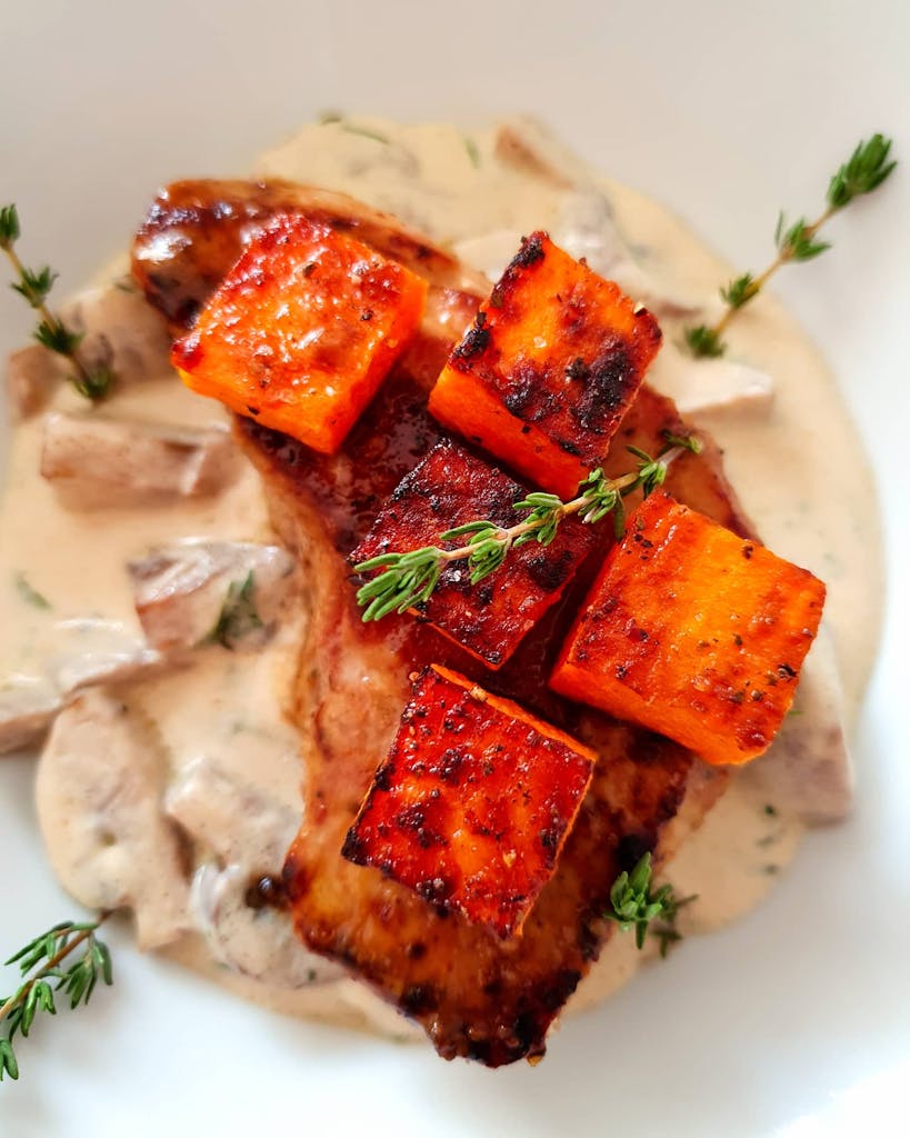 Pork Fillet in a light sauce of mushrooms. Roasted sweet potato cubes and thyme.