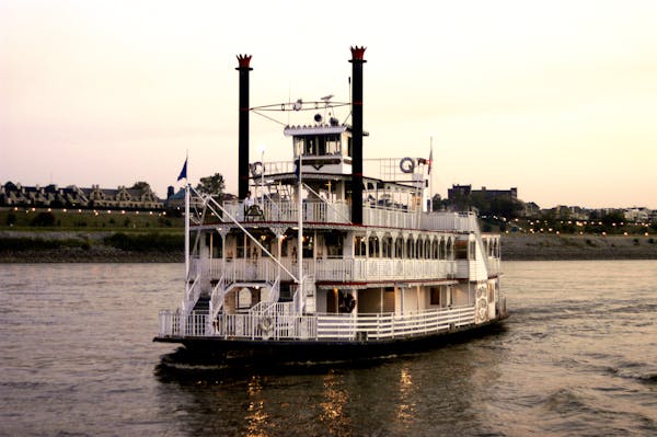 memphis queen riverboat ride