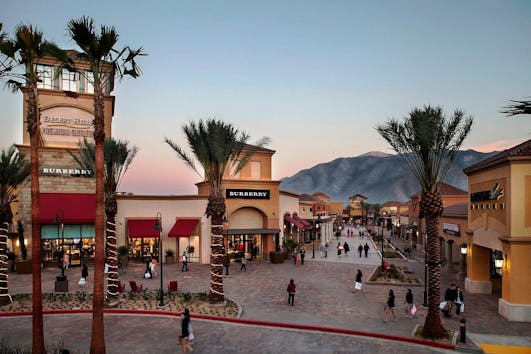Desert Hills Premium Outlets Shopping Tour | Anaheim Tour Company