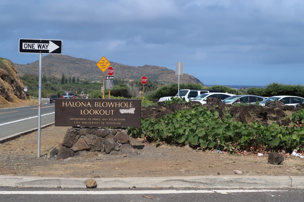  Halona Blowhole turn out sign