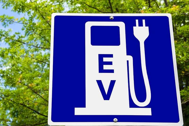 Sign for electric vehicle recharging