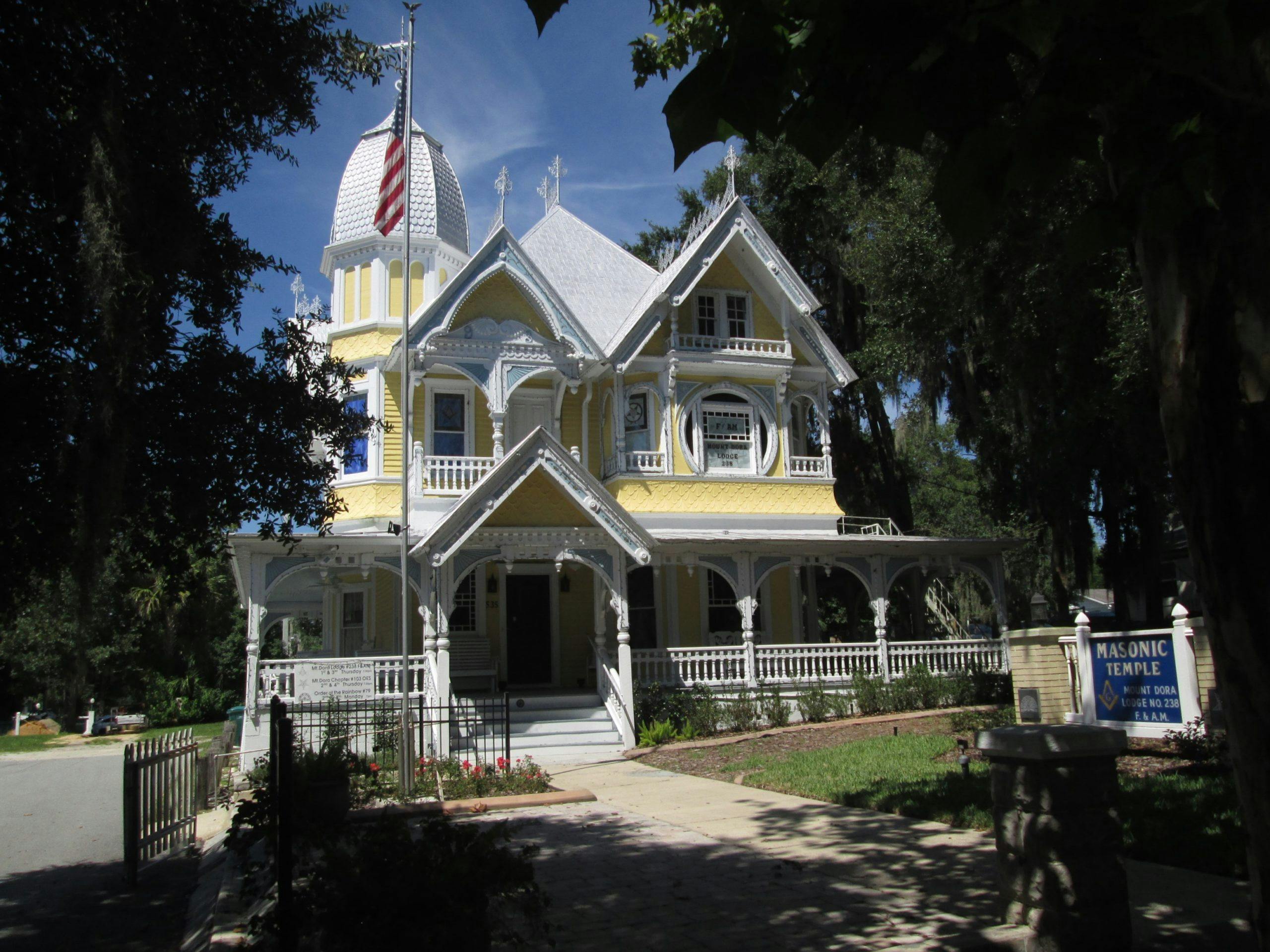 Mount Dora Transit  Tours of Historic Downtown Mount Dora