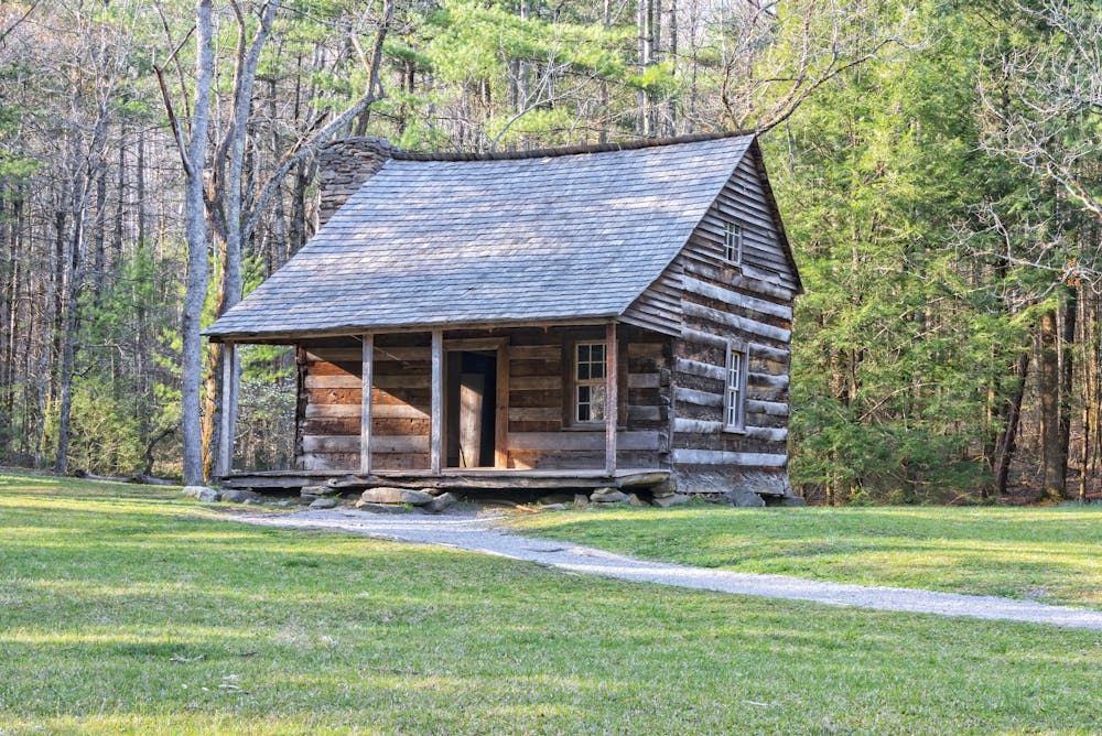 Carter Shields Cabin in Cades Cove, Great Smoky Mountains National Park, Tennessee.