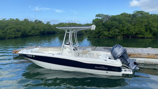 21 foot center console fishing boat rental