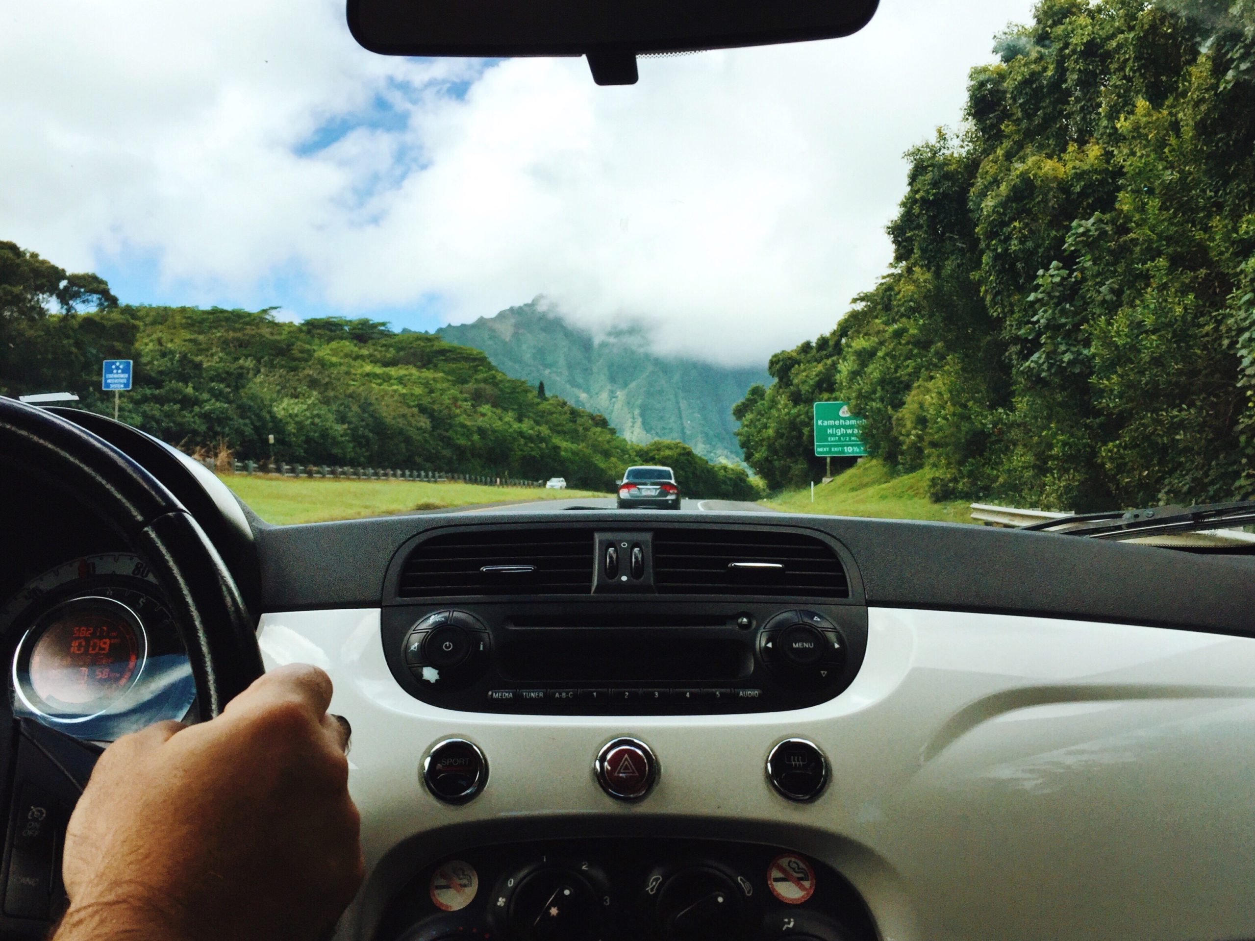 Driving Car in Hawaii -NdIOAj d451