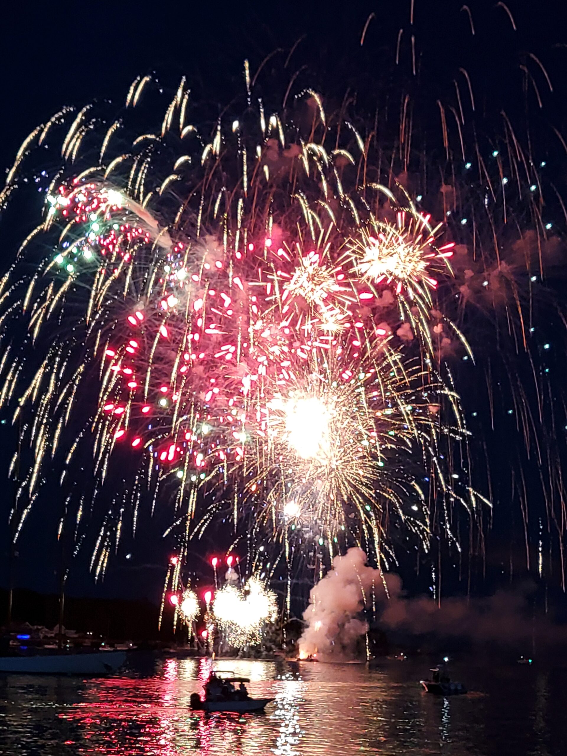 July 4th Fireworks Cruise | Hardy Boat Cruises