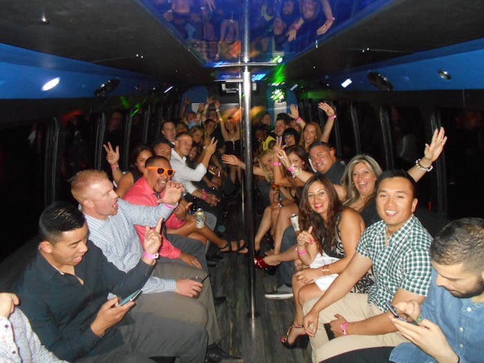 happy-hour-booze-cruise-las-vegas-party-tours