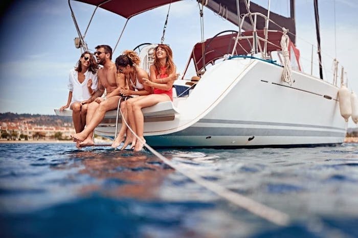 11 Tips to Hosting a Great Boat Party - STATIONERS