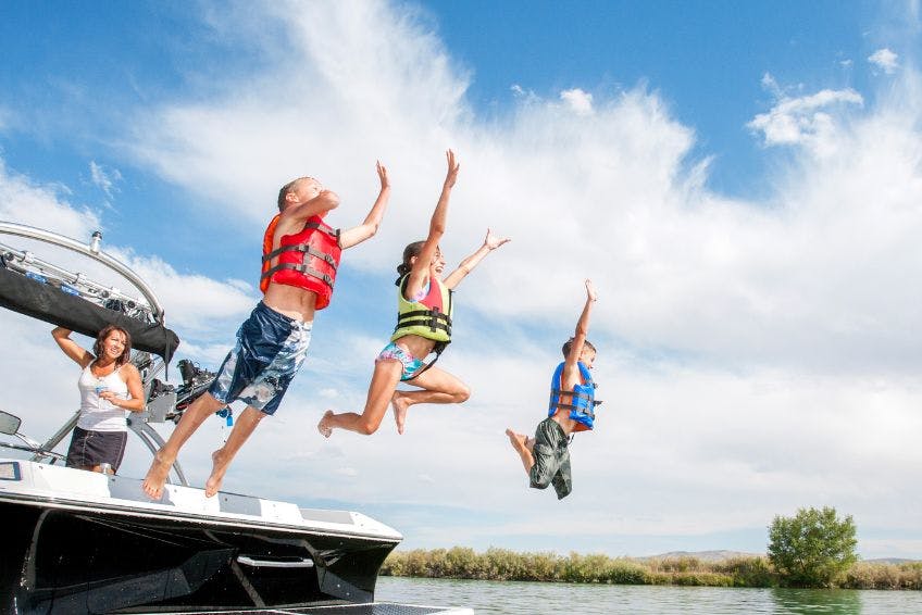 5 Ways To Entertain Kids and Teens on a Party Boat