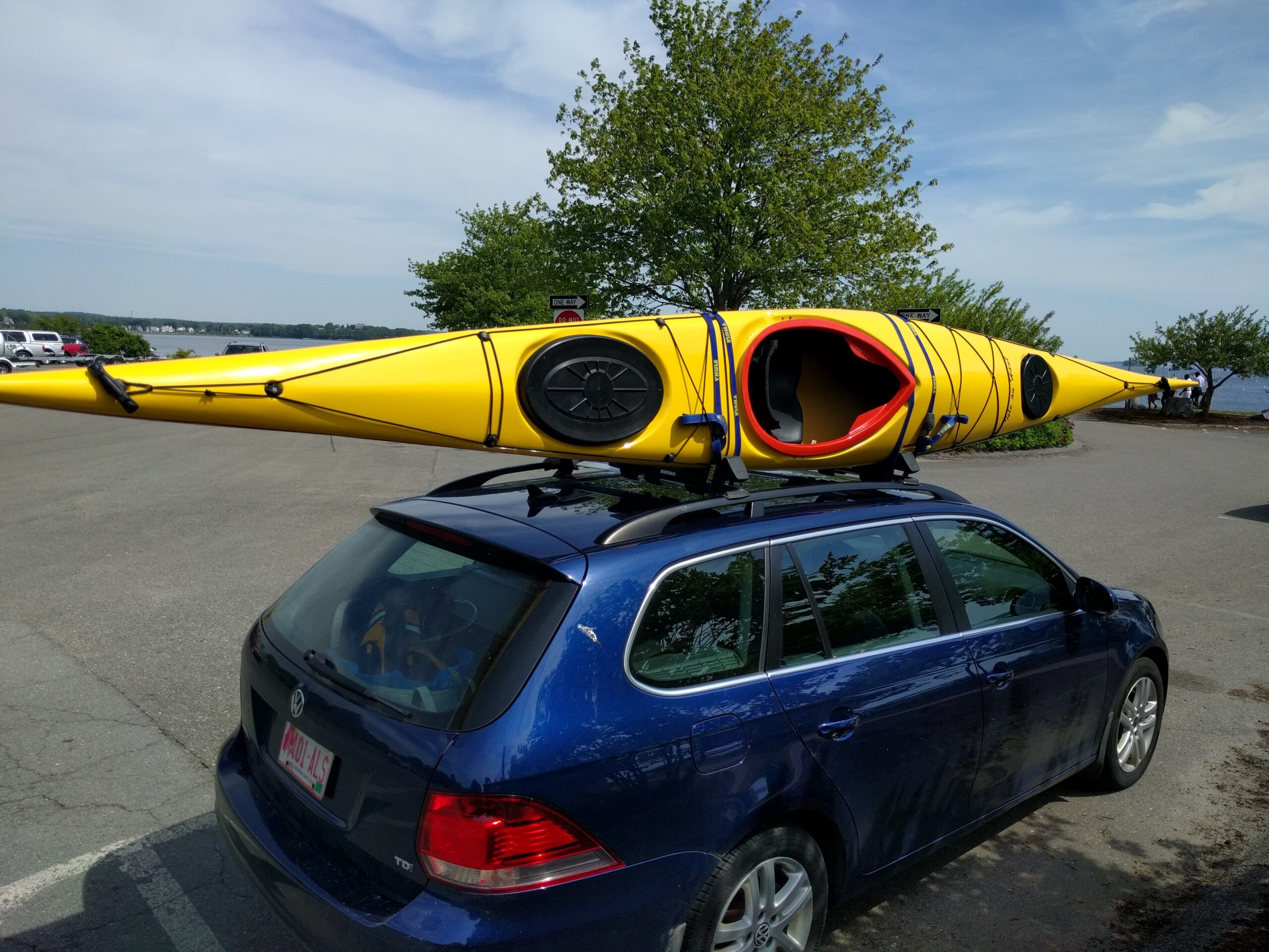 Transporting canoe on online roof rack