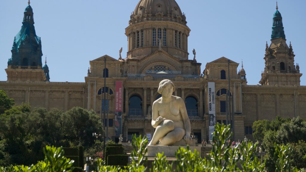 Museu Nacional d'Art with a statue in front of it.