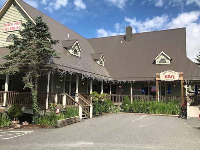 White Wolf Lodge | Outdoor Rentals & BBQ in Beech Mountain