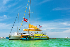 SV Footloose anchored at Shell Island for a snorkel trip