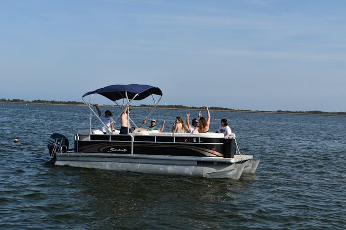 12 Perfect (and Affordable) Pontoon Holiday Gifts for the Boating