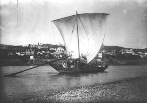 The Rabelo Boat in the begining of the XX century, at Régua, Douro Valley.