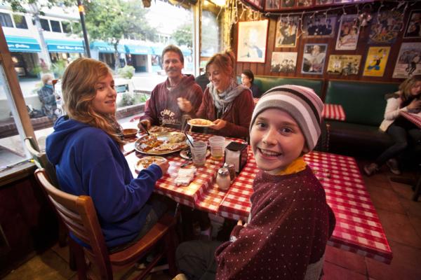 Family Dining On Catalina Island Catalina Express   Catalina611 