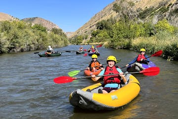 A group of people whitewater kayaking on the Weber River in Uath