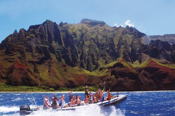 Passengers on a Na Pali Coast Boat Tour in front of Kalalau in Kauai