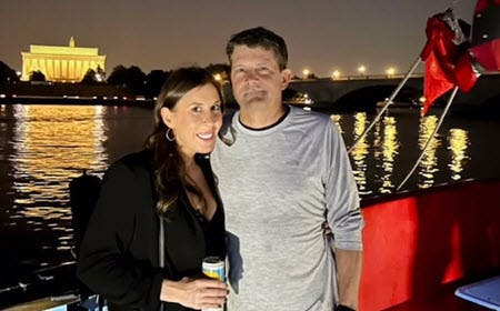 Couple on Boat with Lincoln Memorial Backdrop